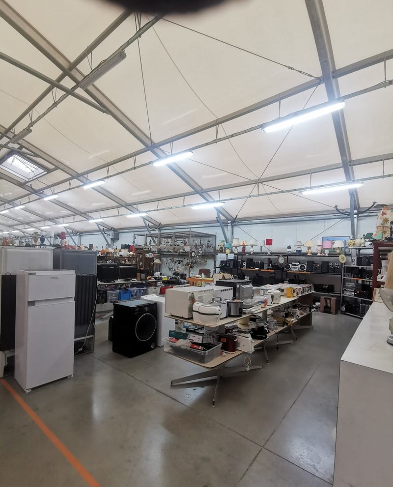 Électroménager et hi-fi du magasin Emmaüs Servian