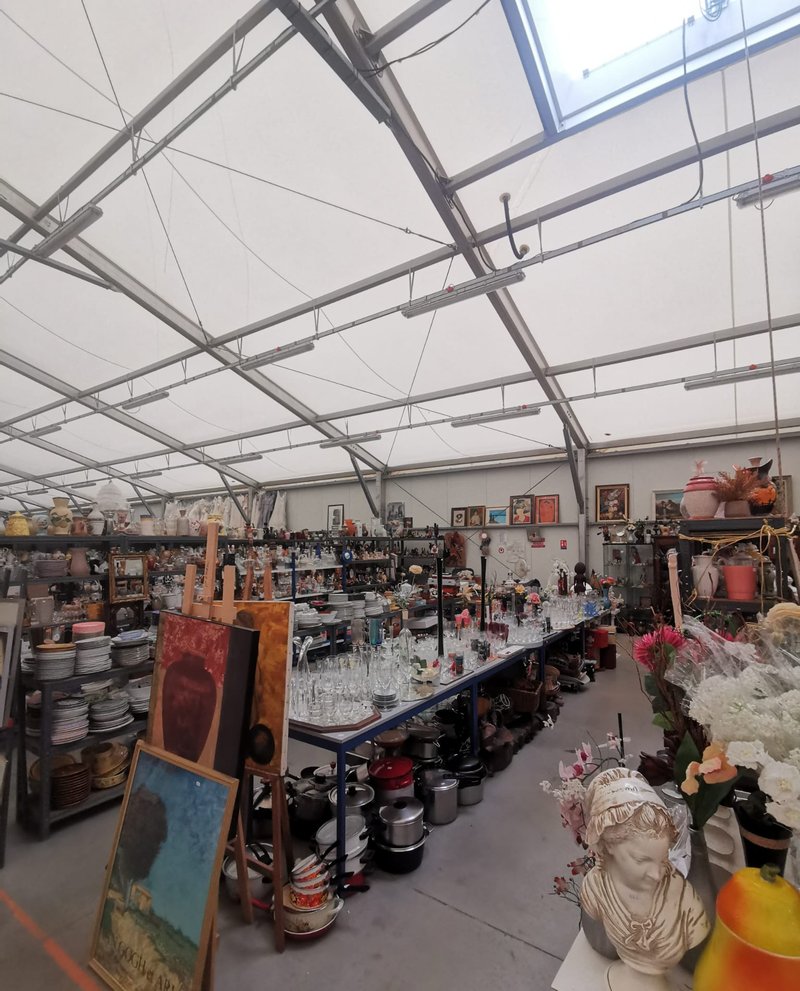 Vaisselle, bibelots et déco du magasin Emmaüs Servian